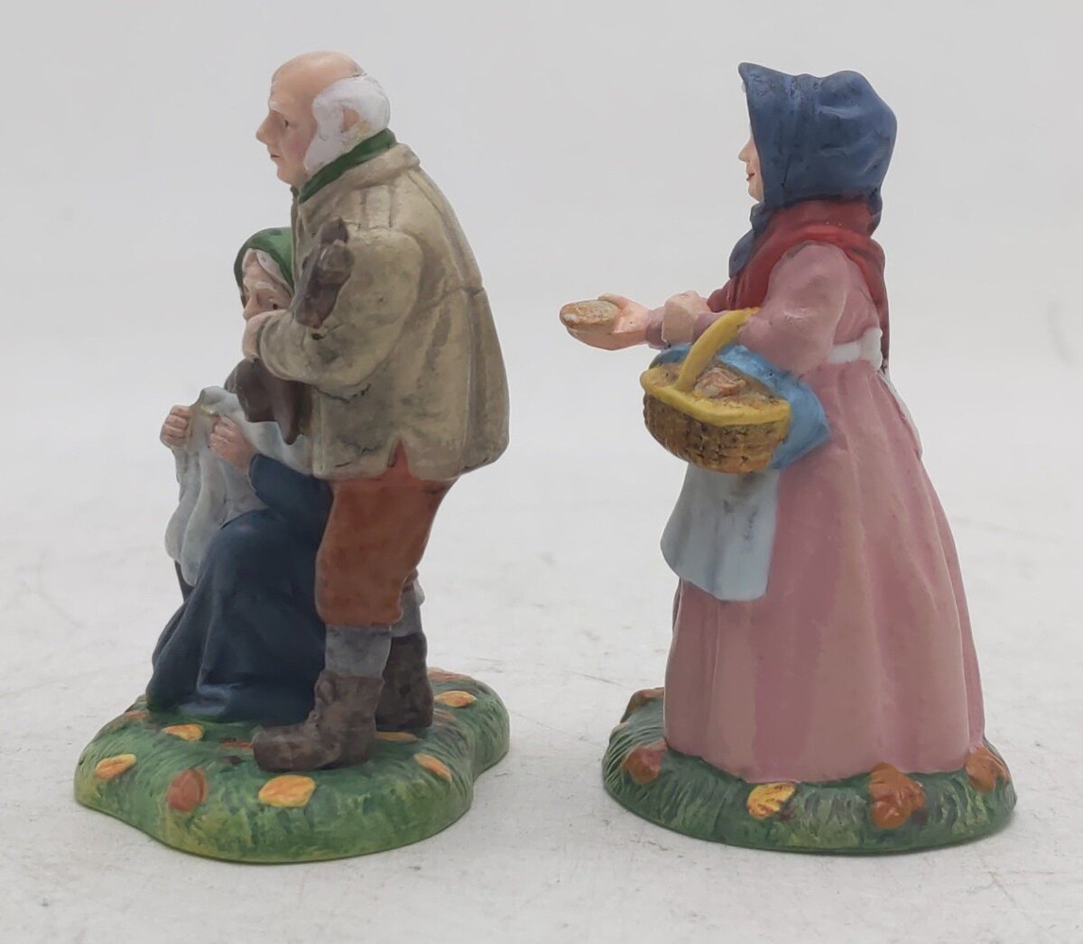 Dept 56 56.58412 Dickens Village All Hollow's Eve "Begging For Soul Cakes" EX/Box