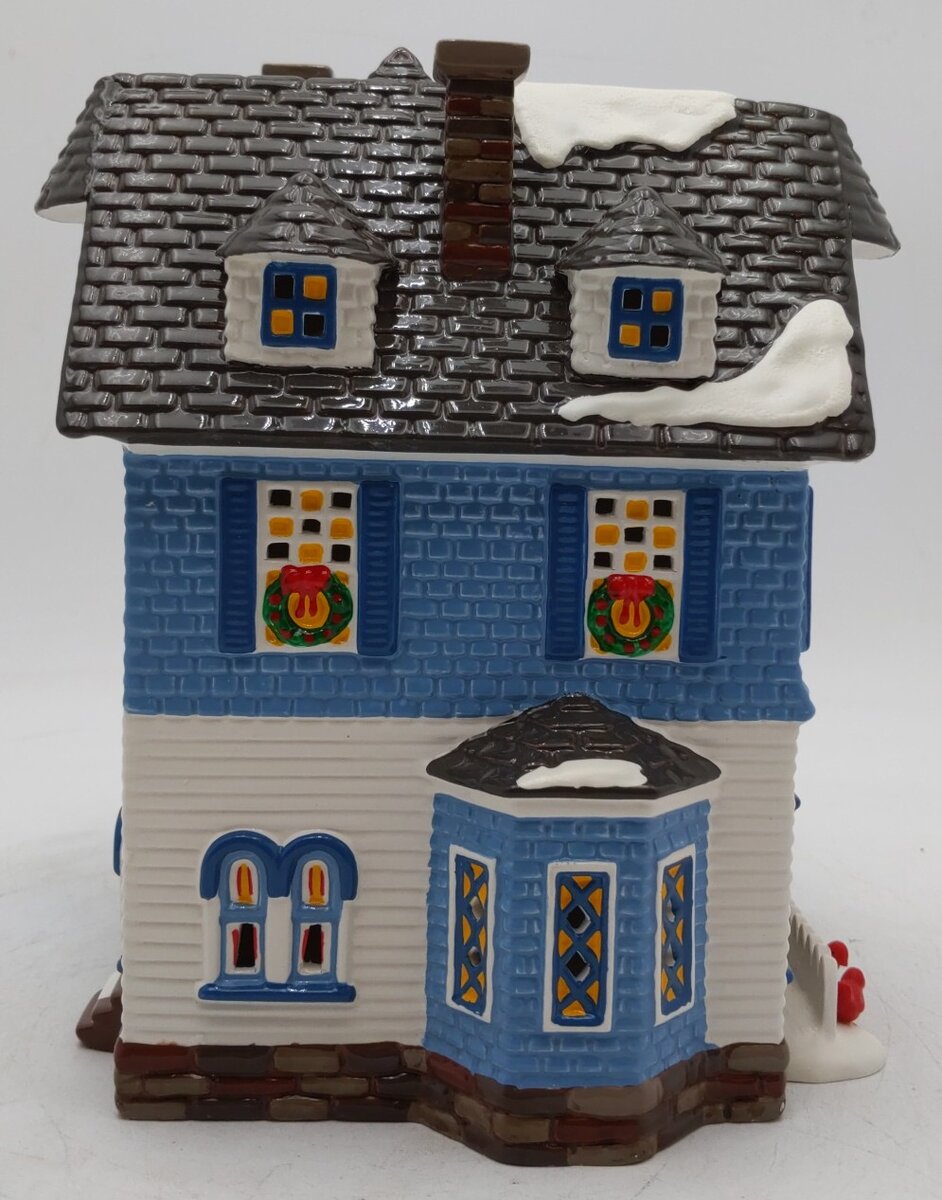 Dept 56 54884 Snow Village "Shingle Victorian" LN/Box