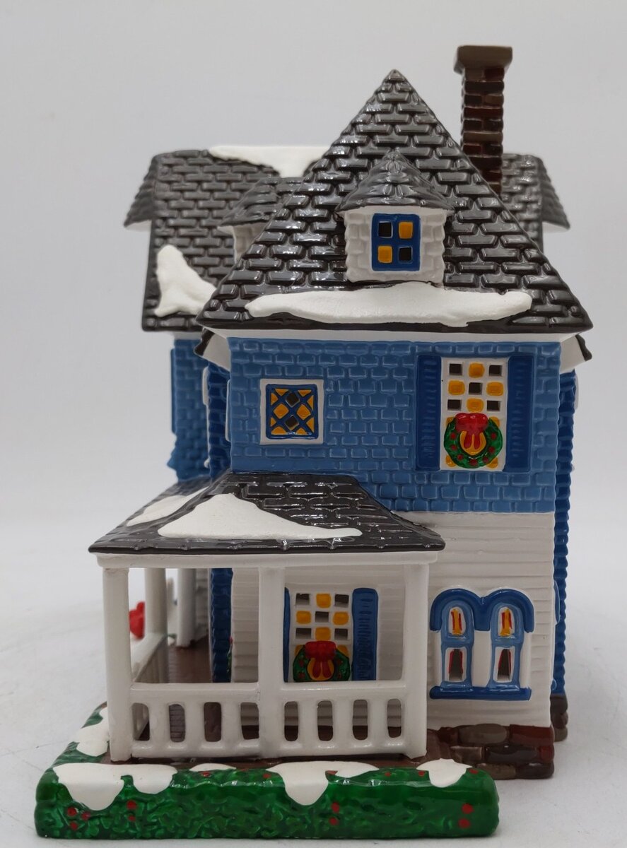 Dept 56 54884 Snow Village "Shingle Victorian" LN/Box