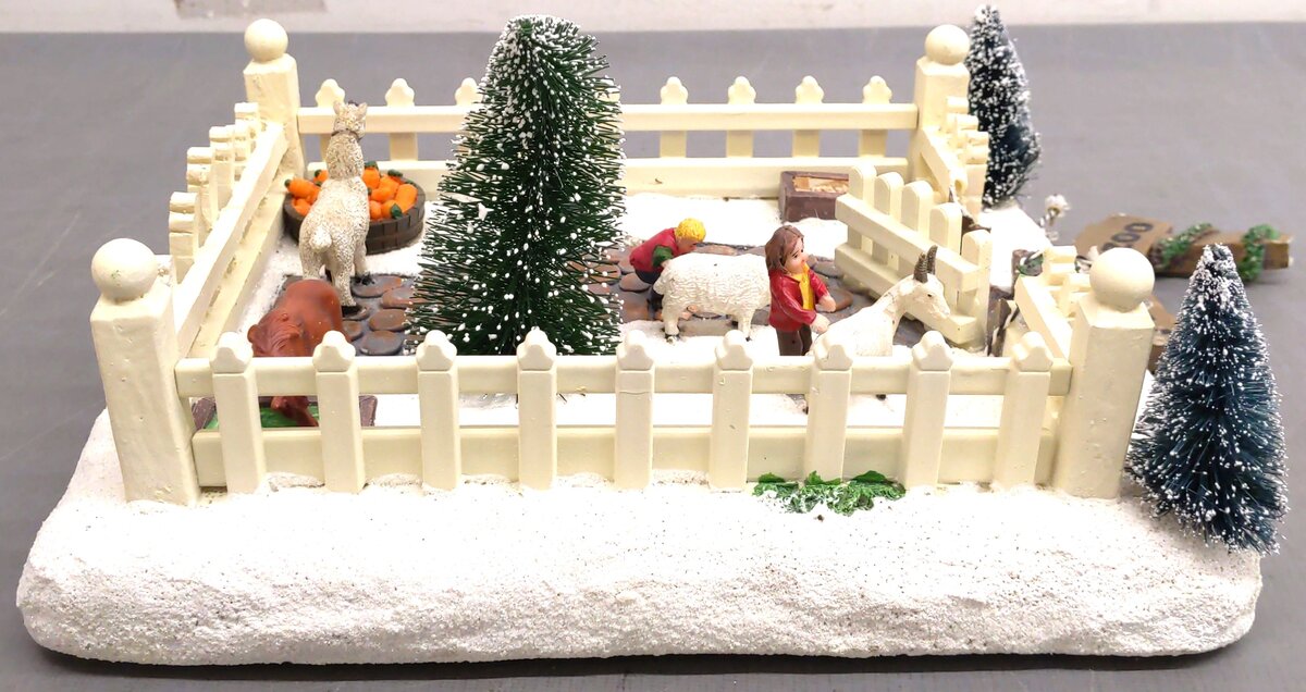 St. Nicholas Square Illuminated Petting Zoo VG/Box