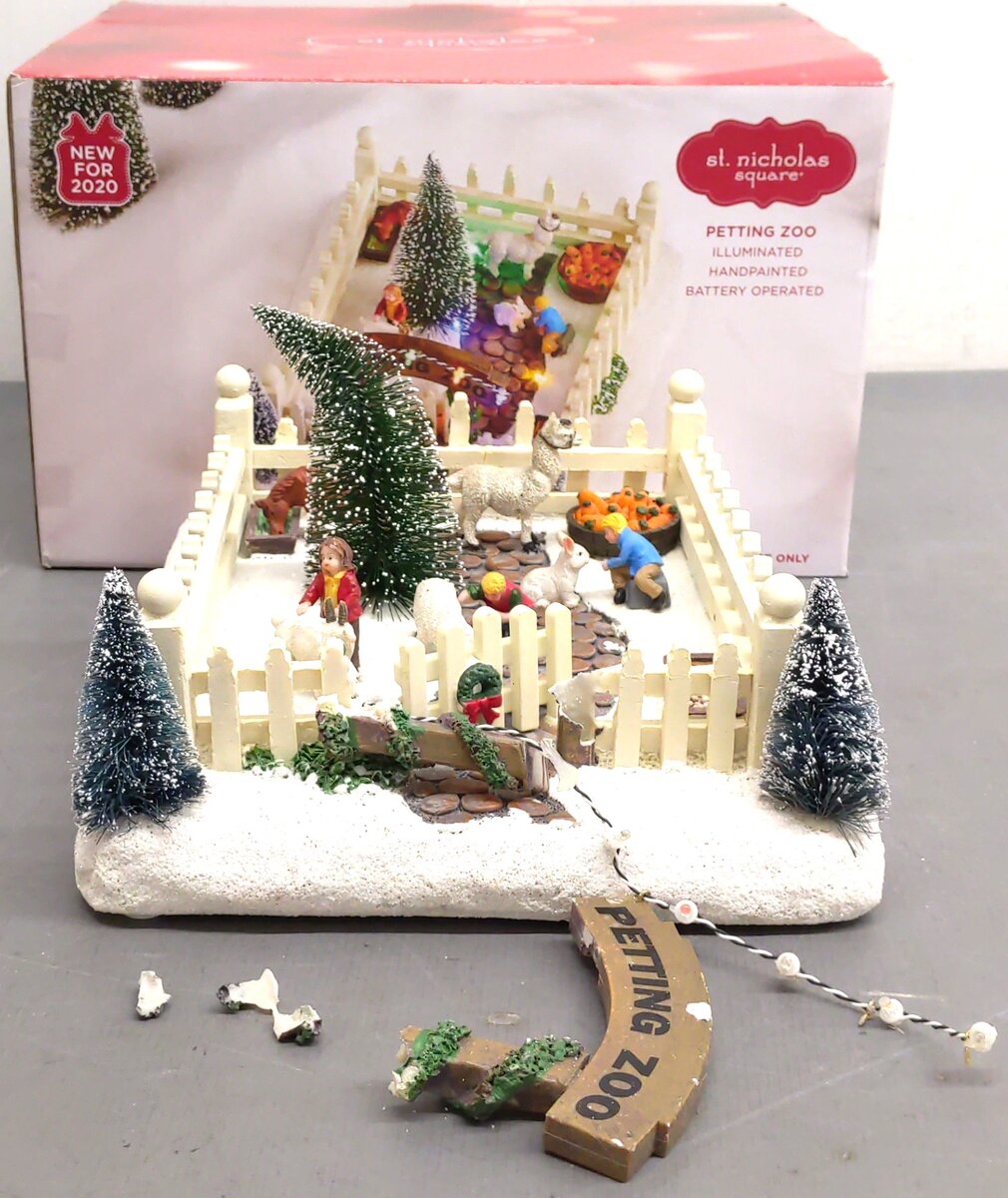 St. Nicholas Square Illuminated Petting Zoo VG/Box