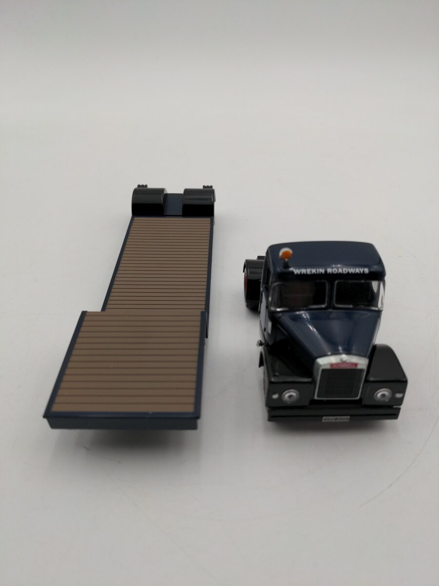 Corgi 16701 Die-Cast 1:50 Scale Wrekin Scamell Articulated and Low Loader NIB