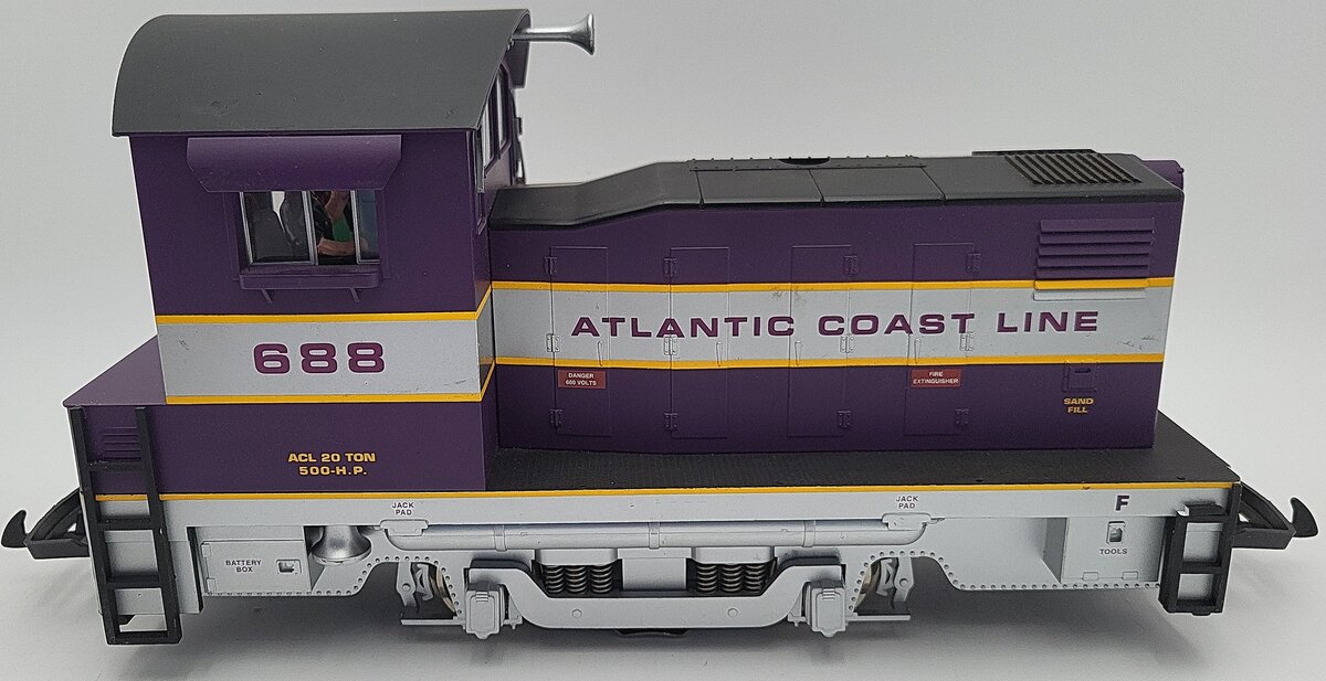 USA Trains R22053 Atlantic Coast Line 20 Ton Diesel Locomotive #688 EX/Box