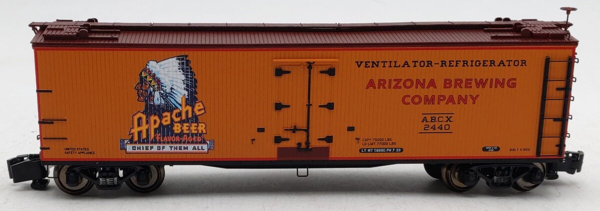 MTH 35-78019 S Apache Beer Woodsided Reefer Car #2440 LN/Box