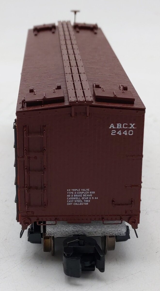 MTH 35-78019 S Apache Beer Woodsided Reefer Car #2440 LN/Box
