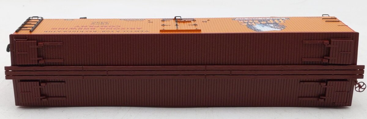 MTH 35-78019 S Apache Beer Woodsided Reefer Car #2440 LN/Box