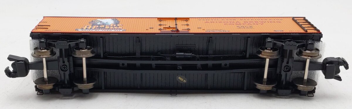 MTH 35-78019 S Apache Beer Woodsided Reefer Car #2440 LN/Box