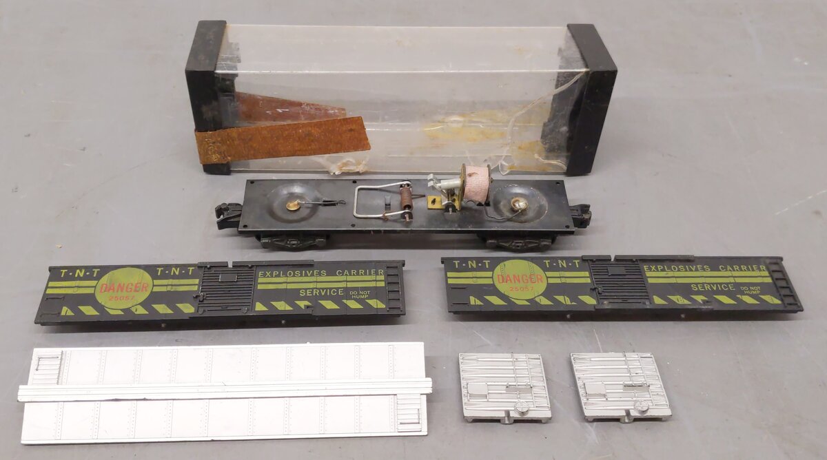 American Flyer 25057 Vintage S TNT Exploding Boxcar w/Kleer-Pak VG/Box