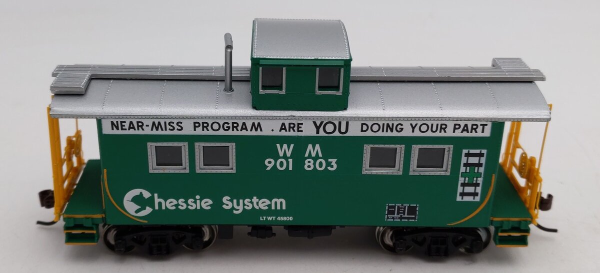 Athearn 74338 HO RTR Eastern 4-Window Caboose, Chessie/WM#901803
