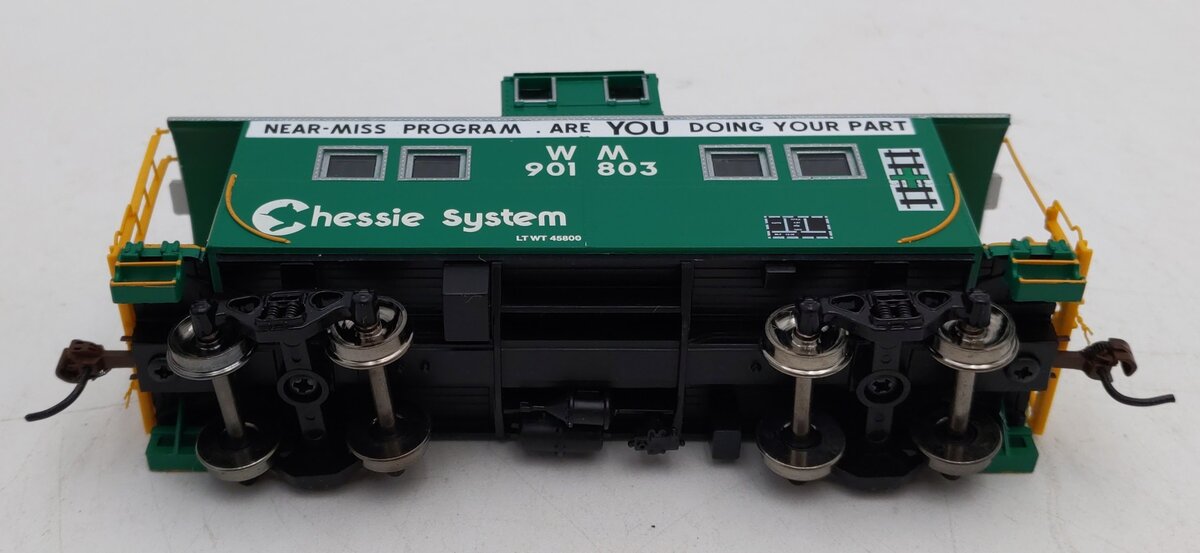 Athearn 74338 HO RTR Eastern 4-Window Caboose, Chessie/WM#901803
