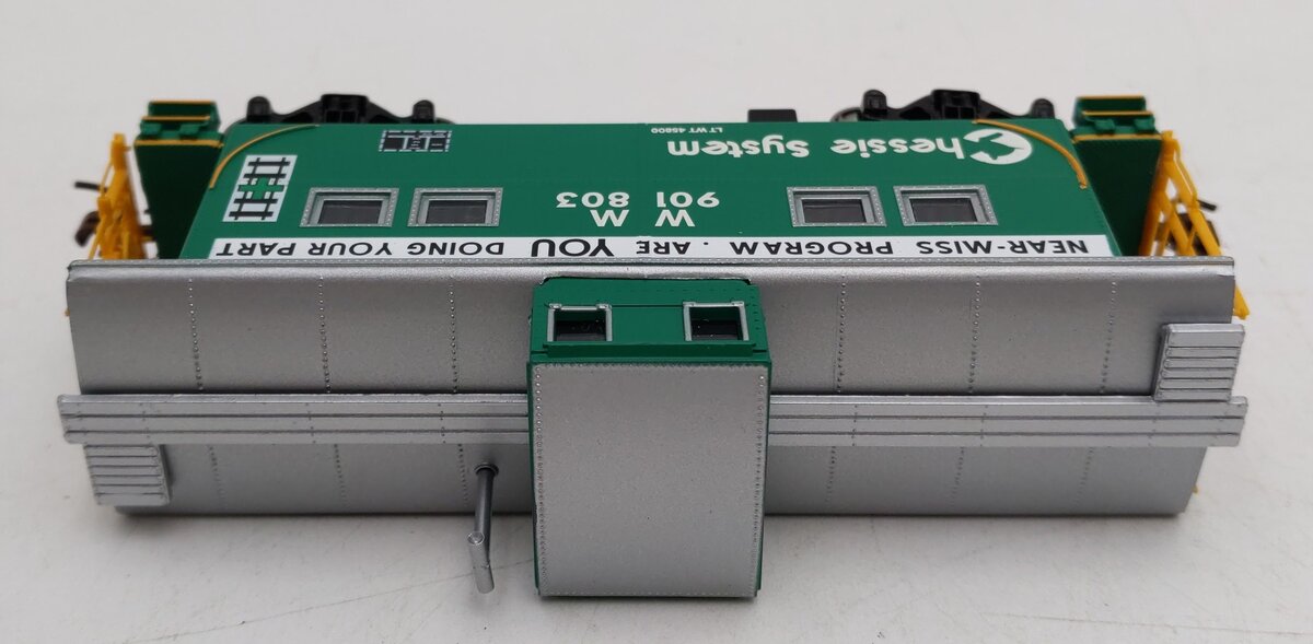 Athearn 74338 HO RTR Eastern 4-Window Caboose, Chessie/WM#901803
