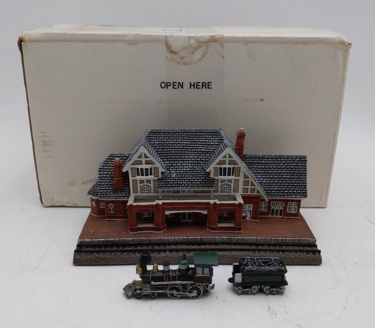 Danbury Mint HO Flagstaff Arizona Railroad Station NIB