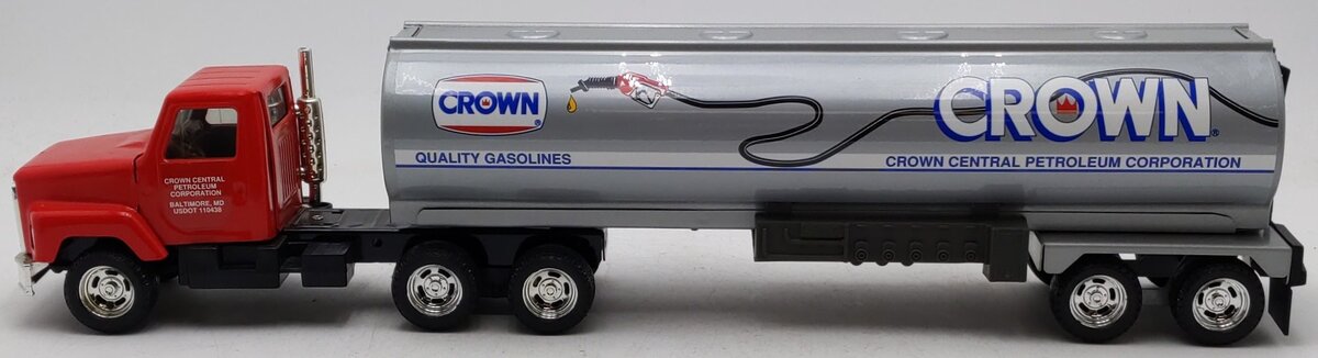 ERTL 3174DO 1:32 Crown Central Petroleum Cab w/ Tanker LN/Box