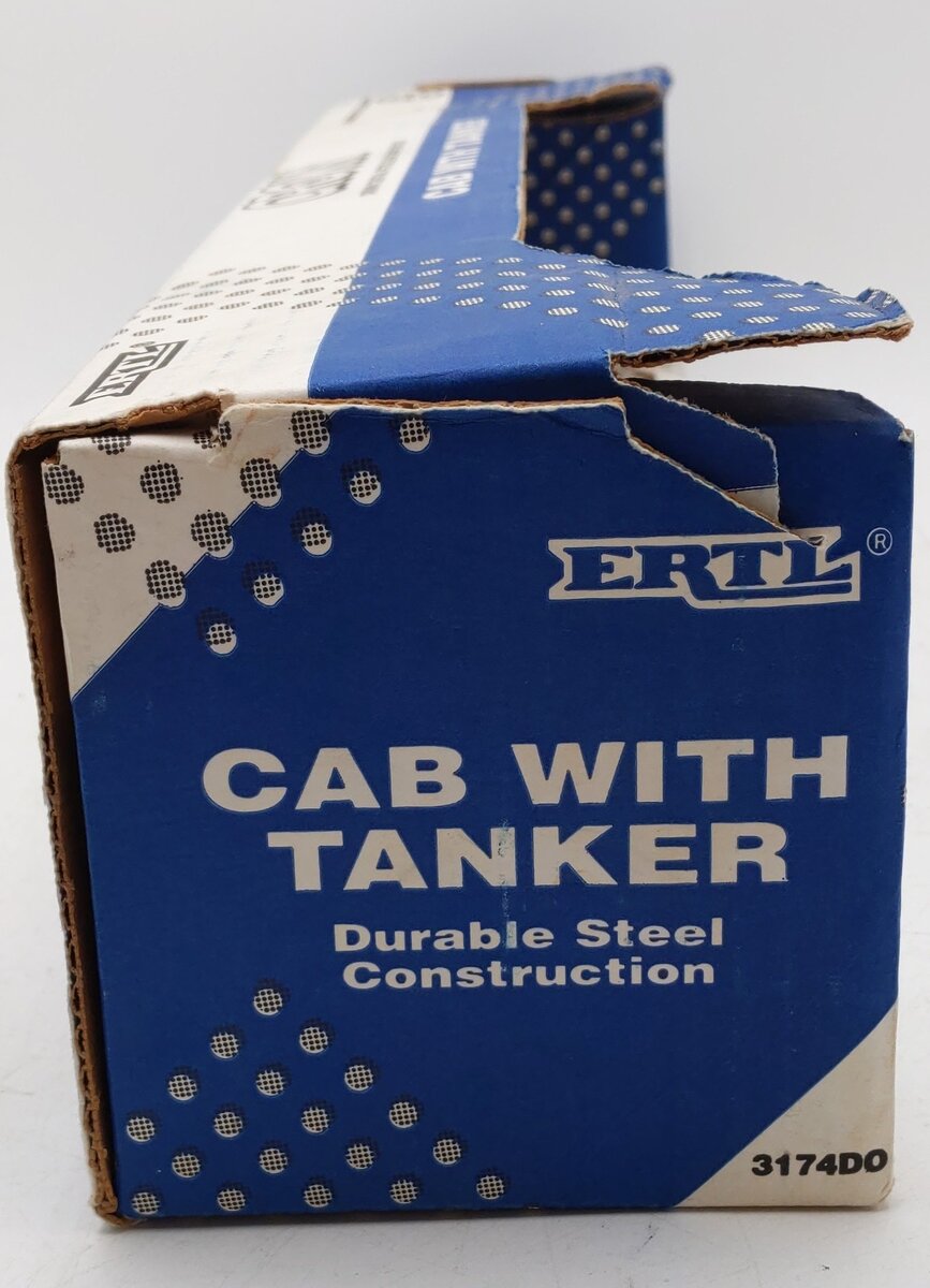 ERTL 3174DO 1:32 Crown Central Petroleum Cab w/ Tanker LN/Box