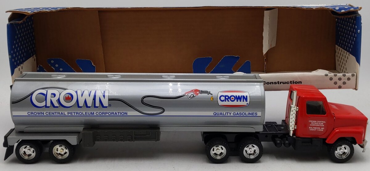 ERTL 3174DO 1:32 Crown Central Petroleum Cab w/ Tanker LN/Box