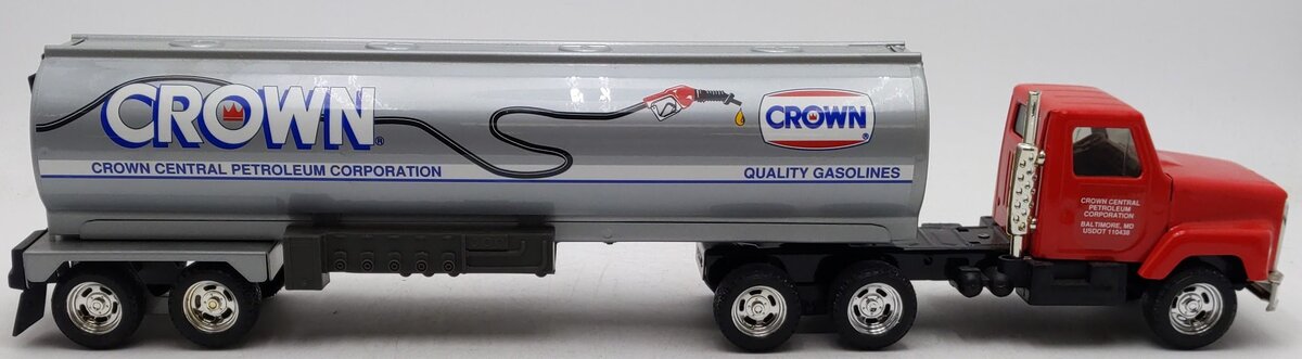 ERTL 3174DO 1:32 Crown Central Petroleum Cab w/ Tanker LN/Box