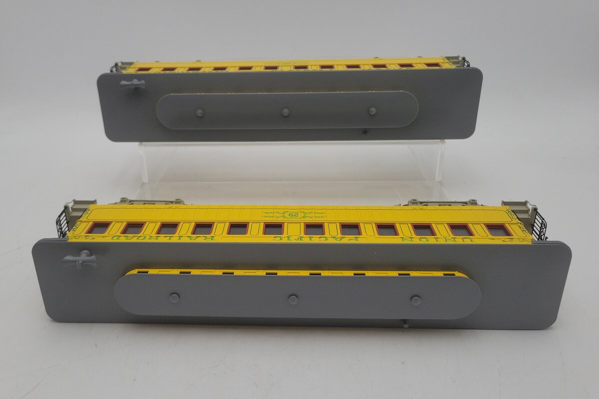 Lionel 1927380 O Union Pacific 1860's 2-Coach Set LN/Box