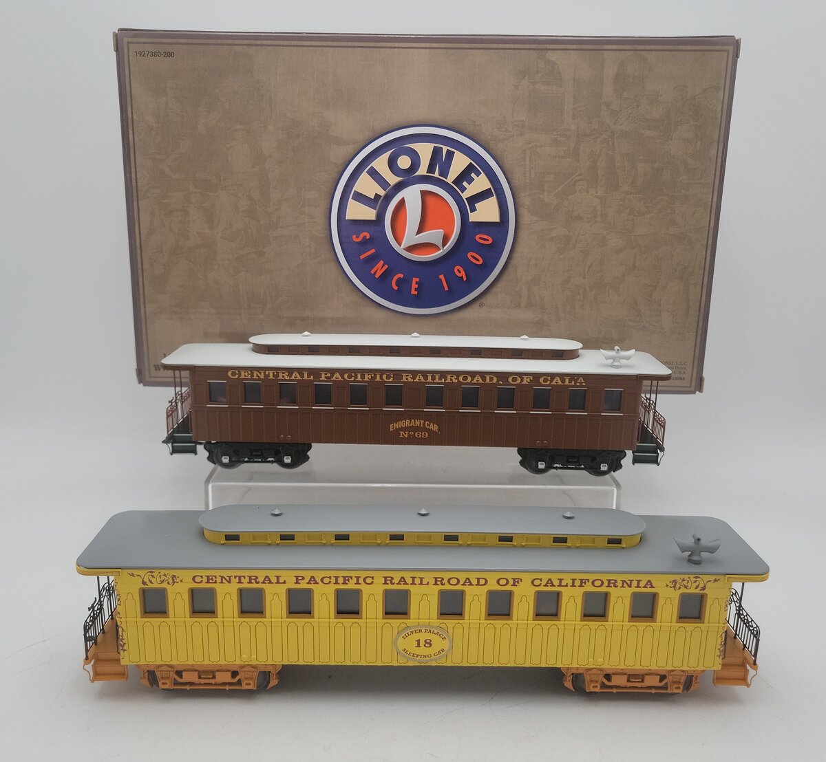 Lionel 1927390 O Canadian Pacific 1860's 2-Coach Set EX/Box
