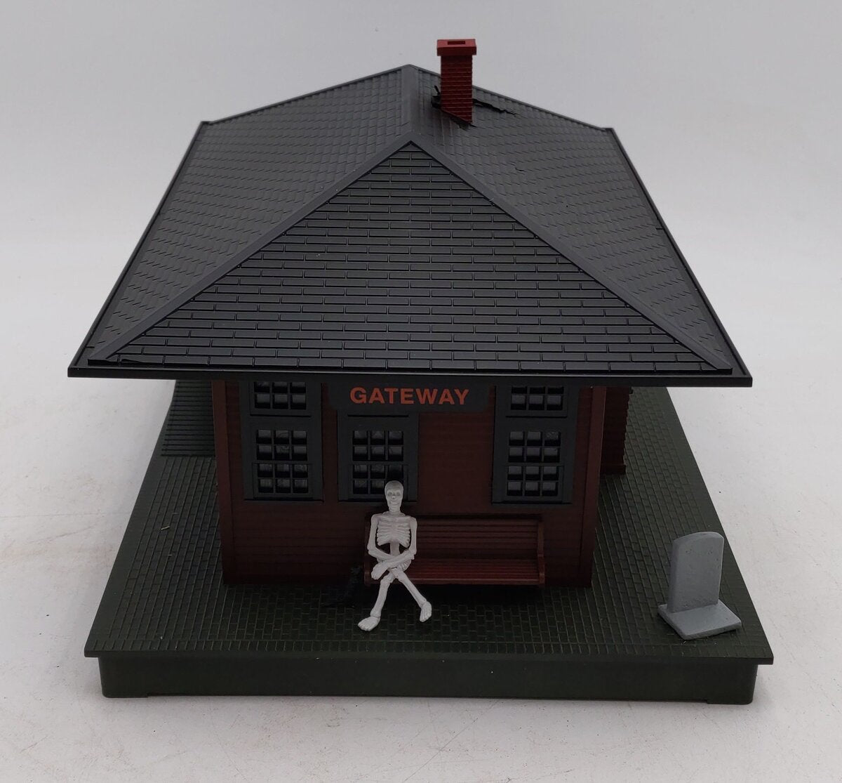 Lionel 6-37998 Halloween Haunted Passenger Station EX/Box