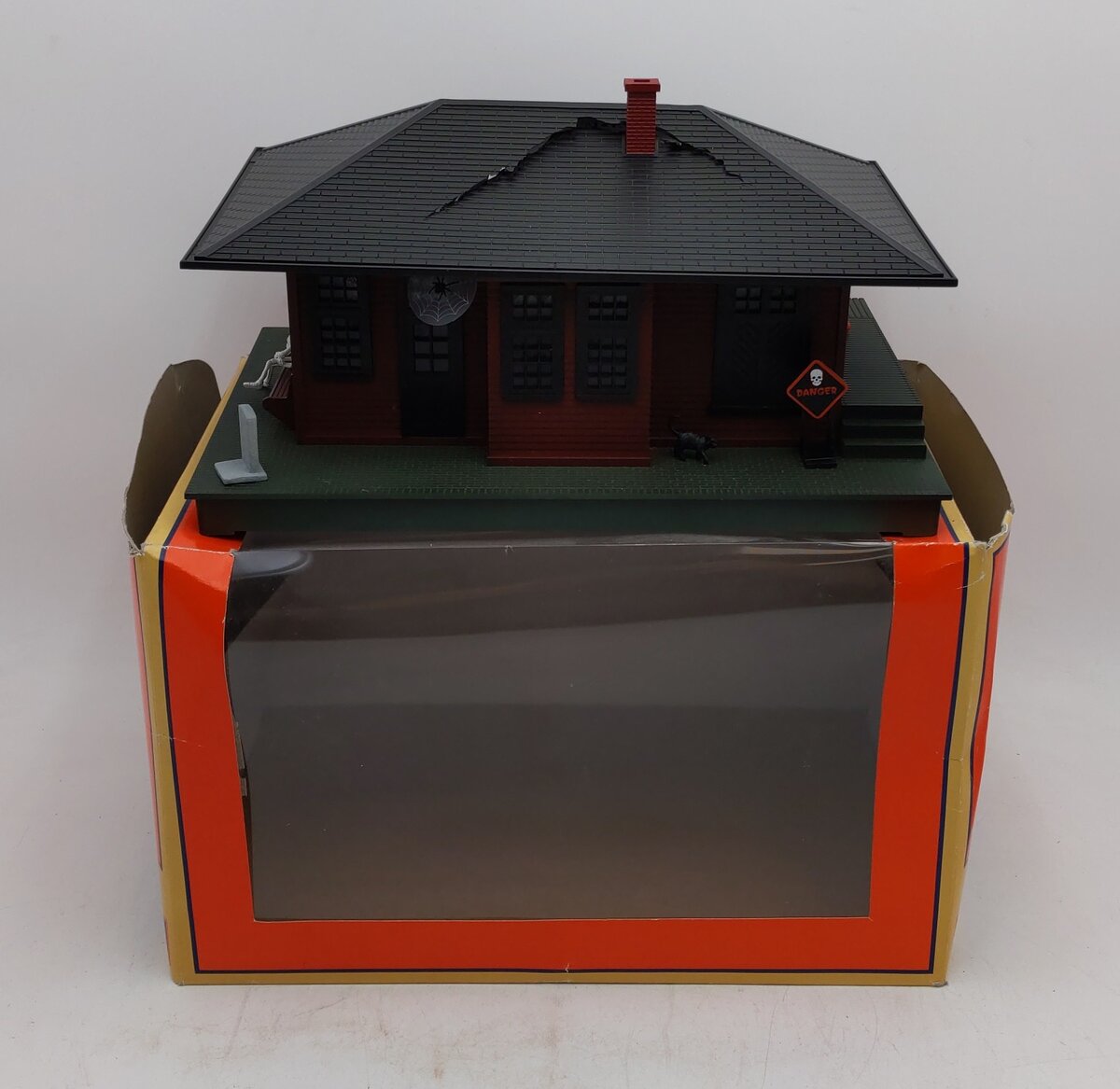 Lionel 6-37998 Halloween Haunted Passenger Station EX/Box