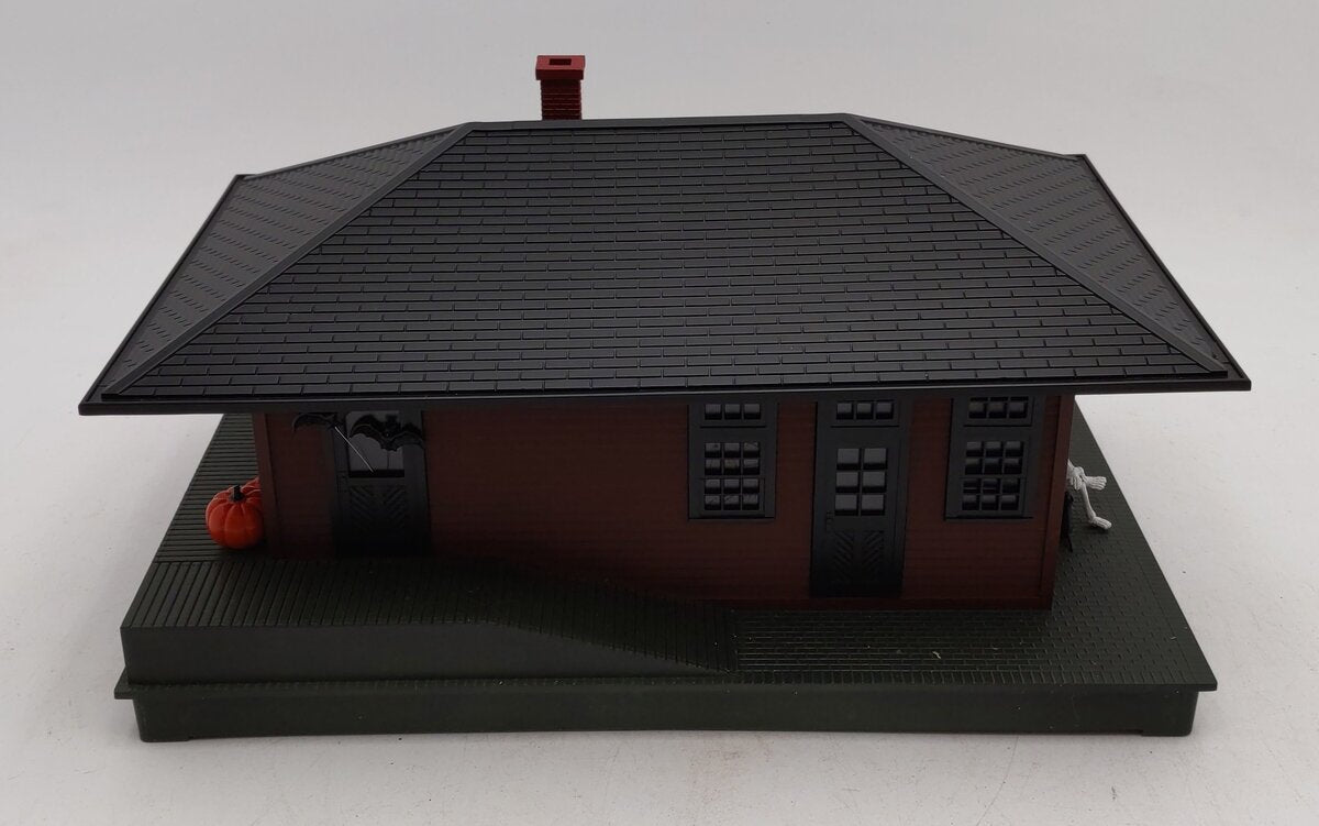 Lionel 6-37998 Halloween Haunted Passenger Station EX/Box