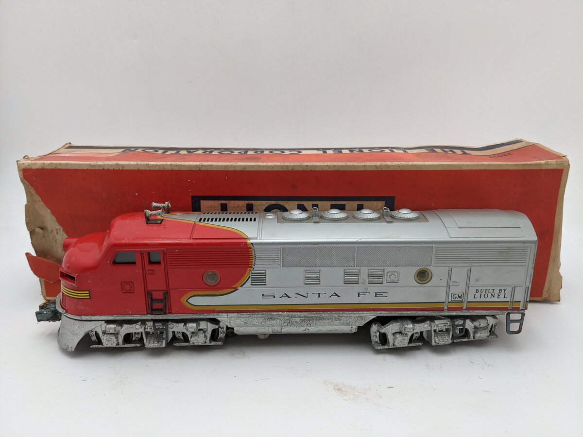 Lionel 2353T Vintage O Santa Fe F-3 A Non-Powered Dummy Diesel Locomotive/Box