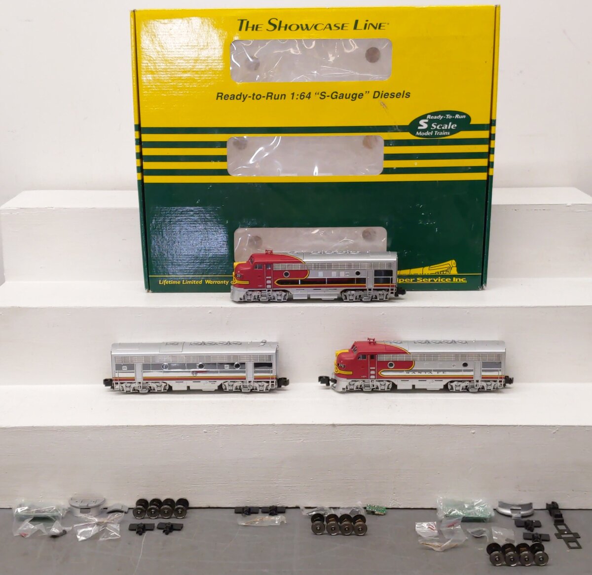 S-Helper 00900 S Gauge ATSF F7ABA AC/DC Diesel Locomotive Set #37/37C EX/Box