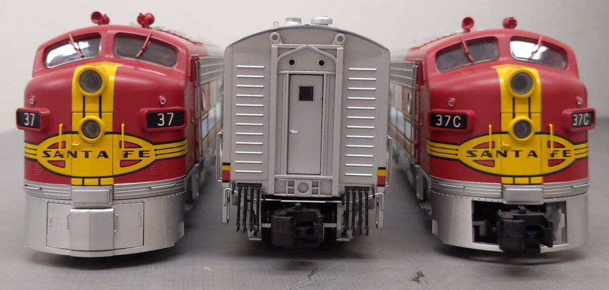 S-Helper 00900 S Gauge ATSF F7ABA AC/DC Diesel Locomotive Set #37/37C EX/Box