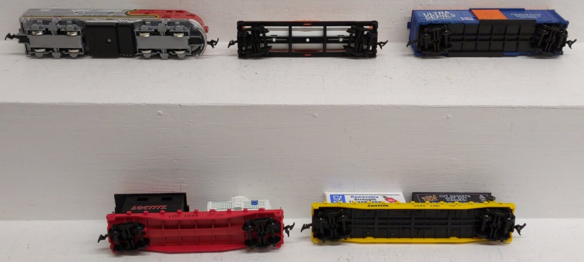 Model Power 800337 HO Scale Santa Fe Diesel Locomotive Freight Set EX/Box