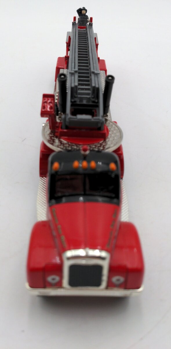 Corgi 52701 1:50 Chicago Mack B Series Aerial Ladder Truck EX/Box