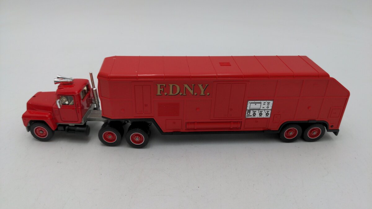 Solido 3511 1:43 Scale Toner-Gam III Mack R600 Pompiers FDNY Fire Truck Die Cast EX/Box
