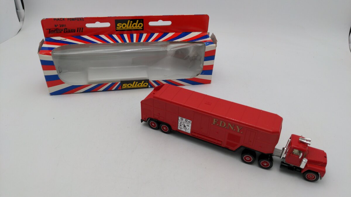 Solido 3511 1:43 Scale Toner-Gam III Mack R600 Pompiers FDNY Fire Truck Die Cast EX/Box