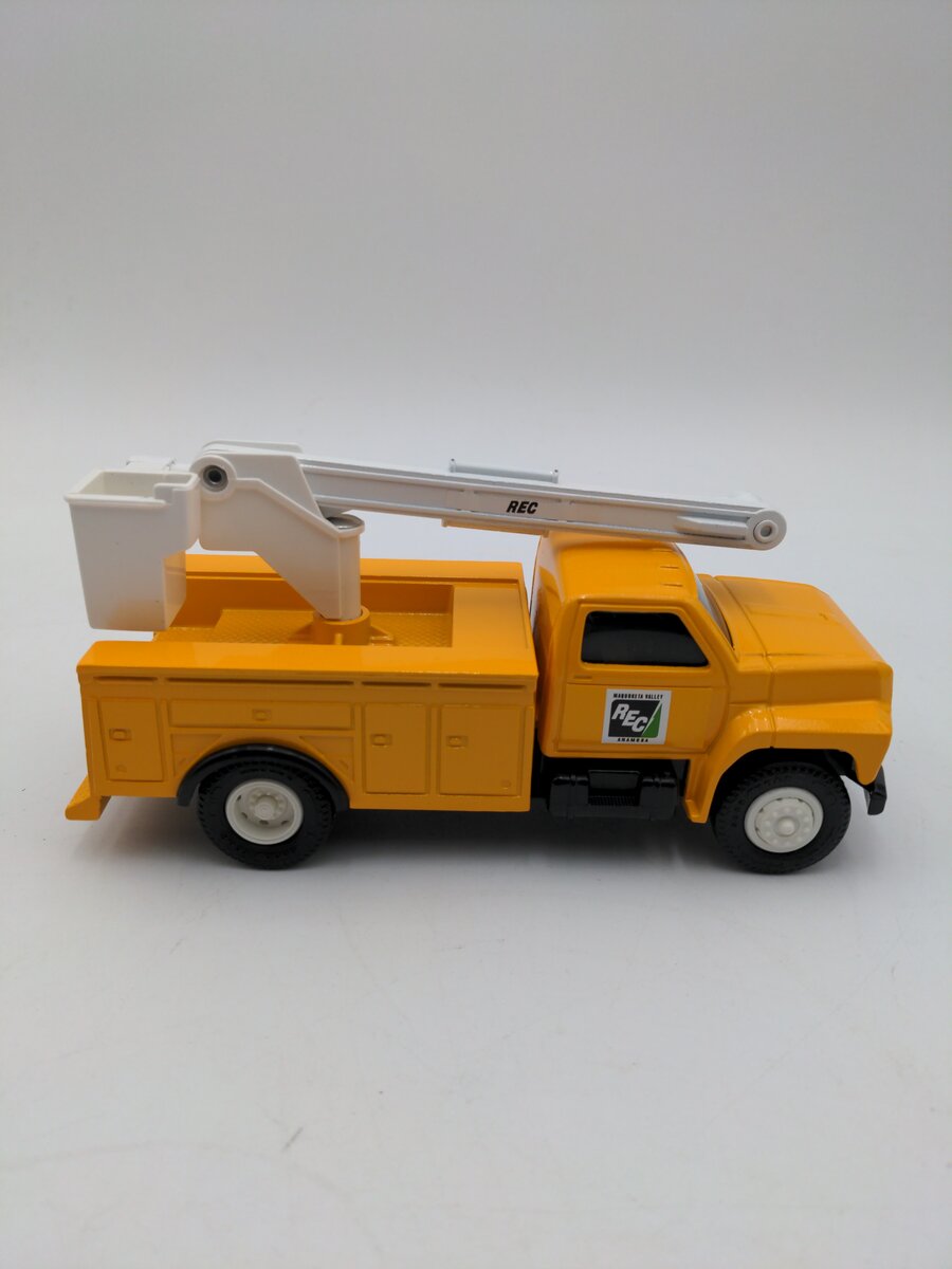 Ertl 3232 Maquoketa Valley REC 1/34 1993 Ford Bucket Utility Truck LN/Box