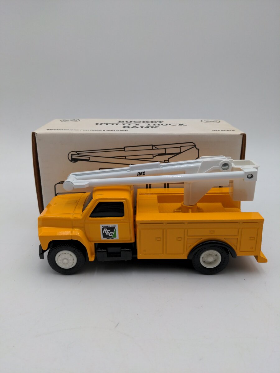 Ertl 3232 Maquoketa Valley REC 1/34 1993 Ford Bucket Utility Truck LN/Box