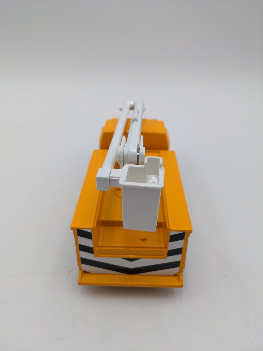Ertl 3232 Maquoketa Valley REC 1/34 1993 Ford Bucket Utility Truck LN/Box