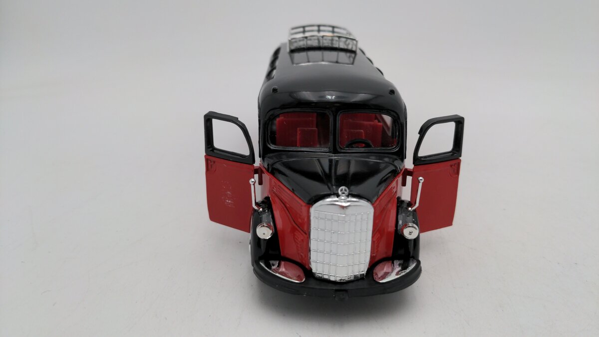 NZG 218 1:40 Scale O3500 Omnibus Red / Black 1949 Mercedes Benz Bus Die Cast EX/Box