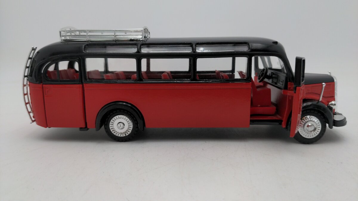 NZG 218 1:40 Scale O3500 Omnibus Red / Black 1949 Mercedes Benz Bus Die Cast EX/Box