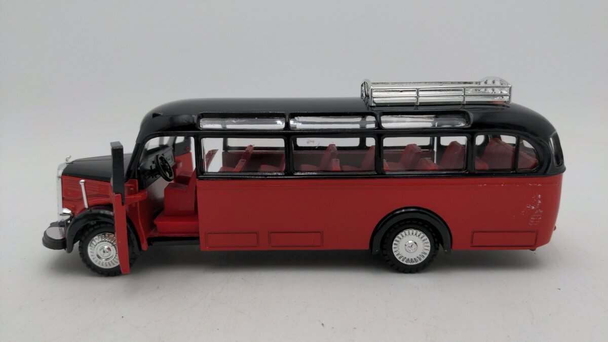 NZG 218 1:40 Scale O3500 Omnibus Red / Black 1949 Mercedes Benz Bus Die Cast EX/Box