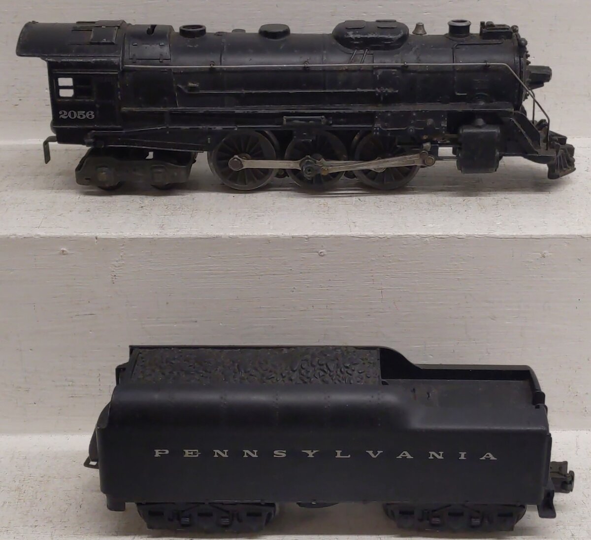 Lionel 2056 Vintage O 4-6-4 Steam Locomotive & 2671W Tender VG