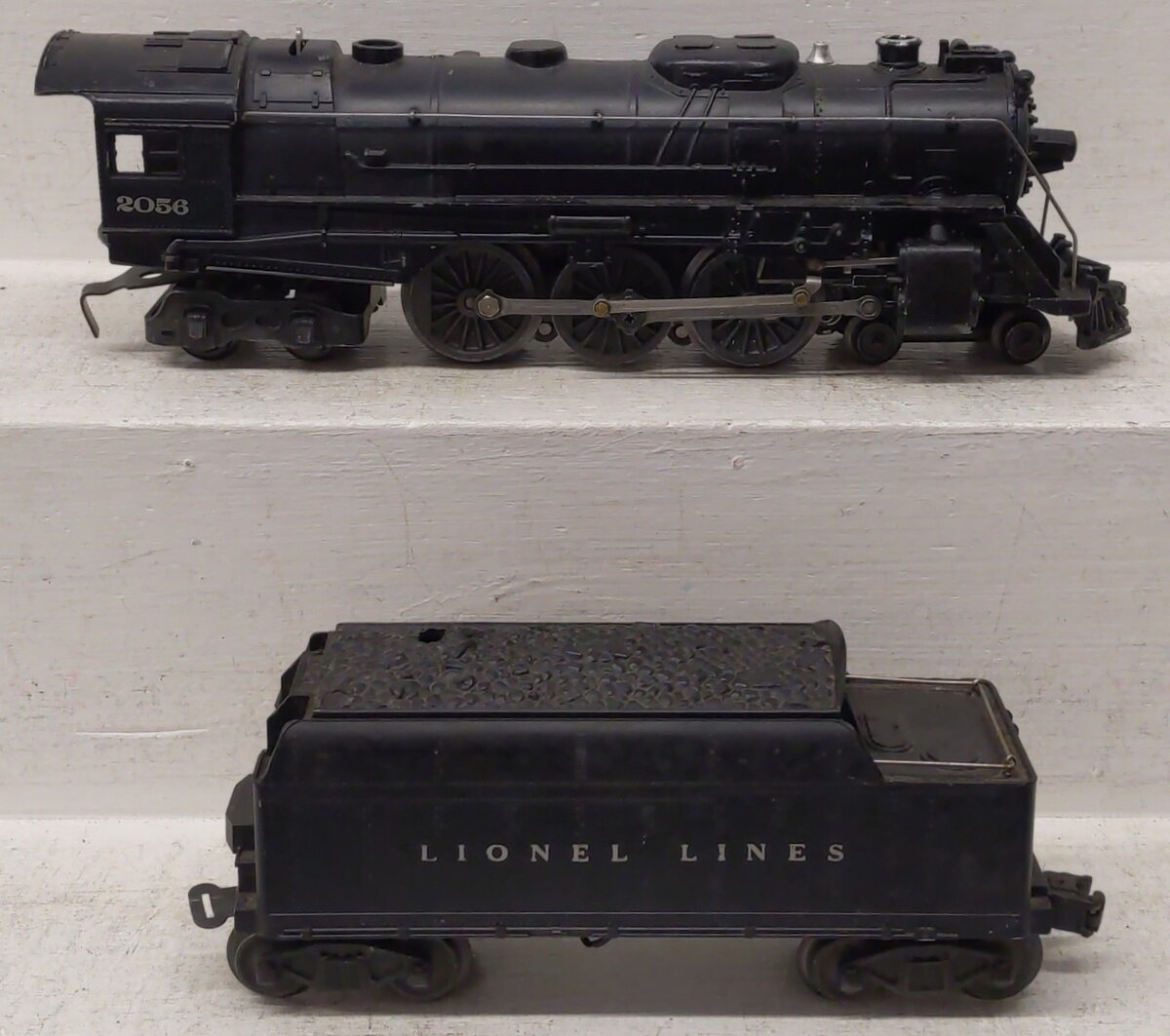 Lionel 2056 Vintage O 4-6-4 Steam Locomotive w/6466WX Tender VG