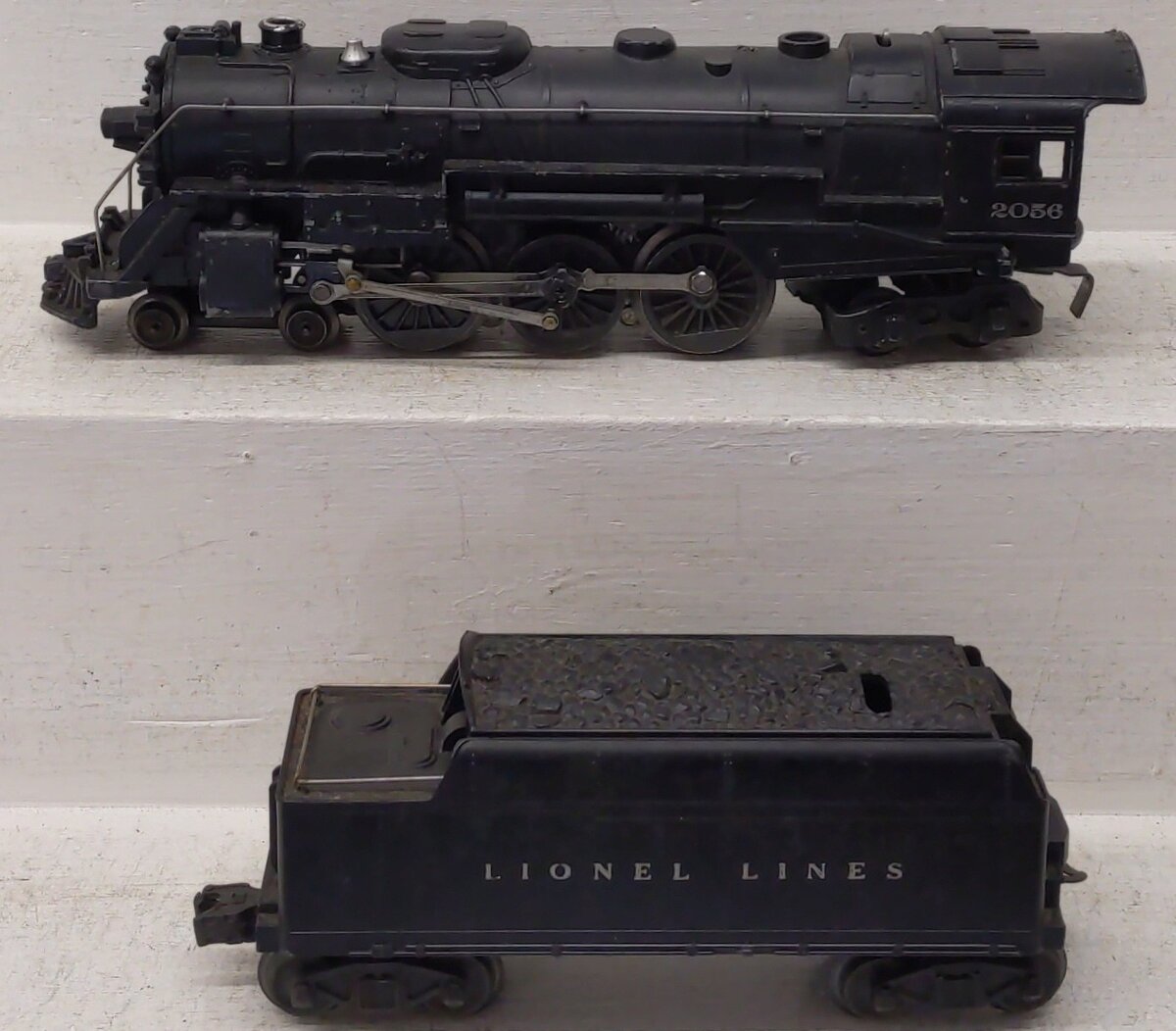 Lionel 2056 Vintage O 4-6-4 Steam Locomotive w/6466WX Tender VG