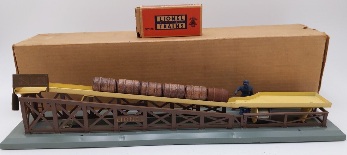 Lionel 362 Vintage O Operating Barrel Loader Ramp VG/Box