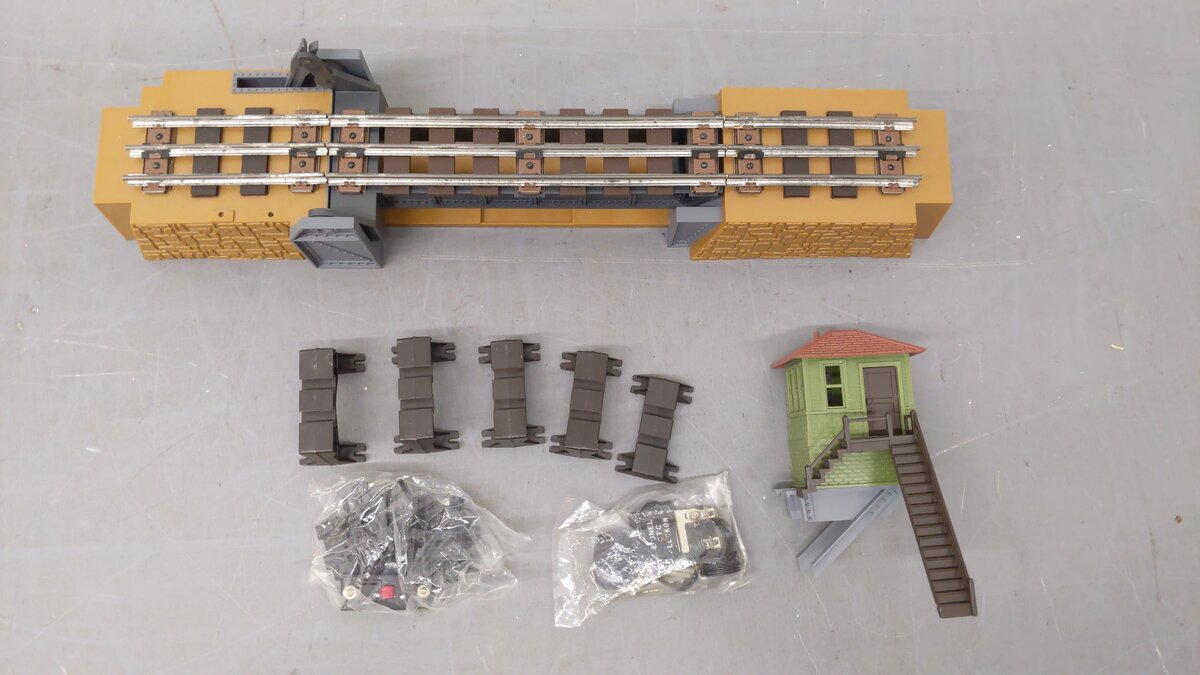 Lionel 6-2317 O Operating Drawbridge VG/Box