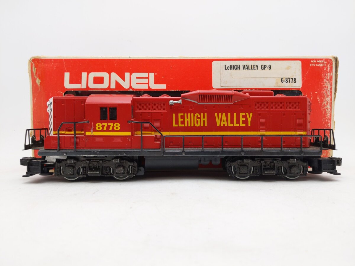 Lionel 6-8778 O Gauge Lehigh Valley GP-9 Non-Pwd. Diesel Locomotive #8778 EX/Box