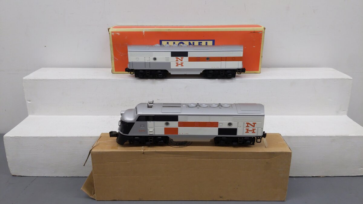 Lionel 6-38332/6-38333 New Haven 2242 AB Diesel Set EX/Box