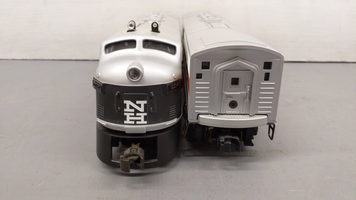 Lionel 6-38332/6-38333 New Haven 2242 AB Diesel Set EX/Box