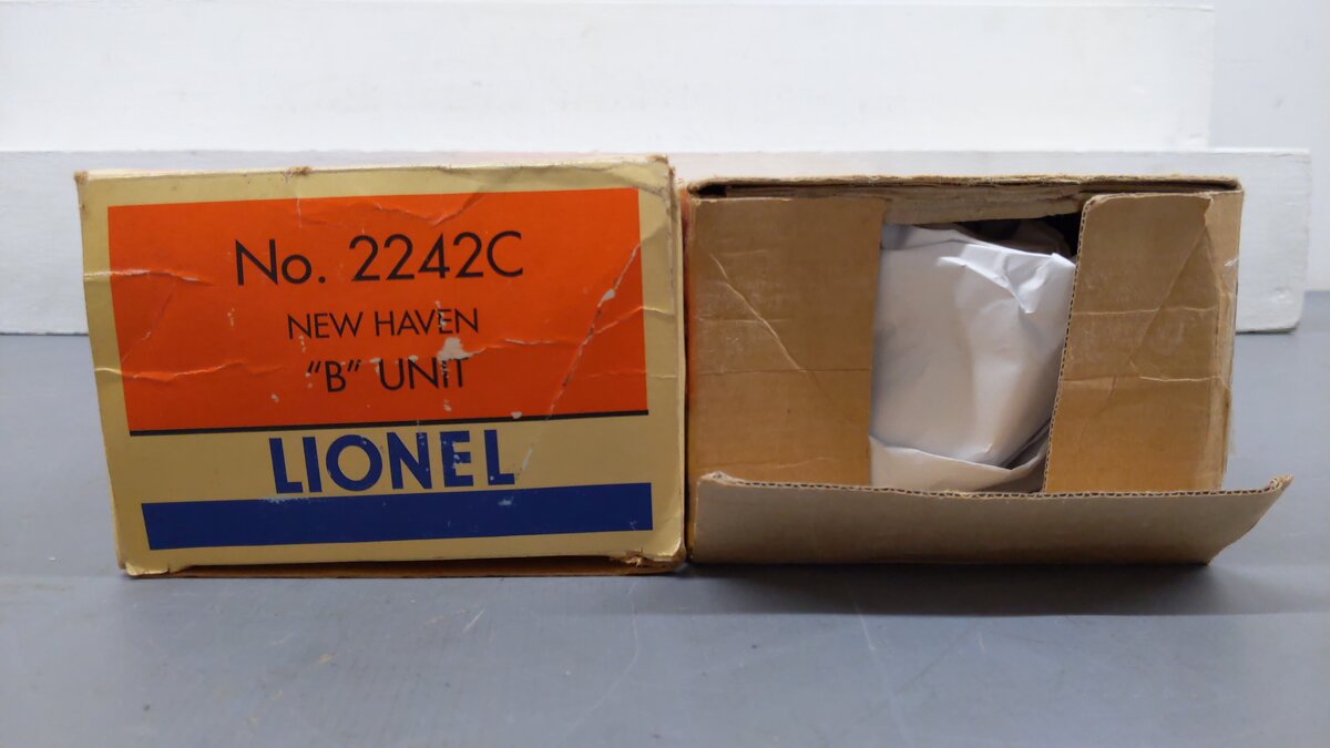 Lionel 6-38332/6-38333 New Haven 2242 AB Diesel Set EX/Box