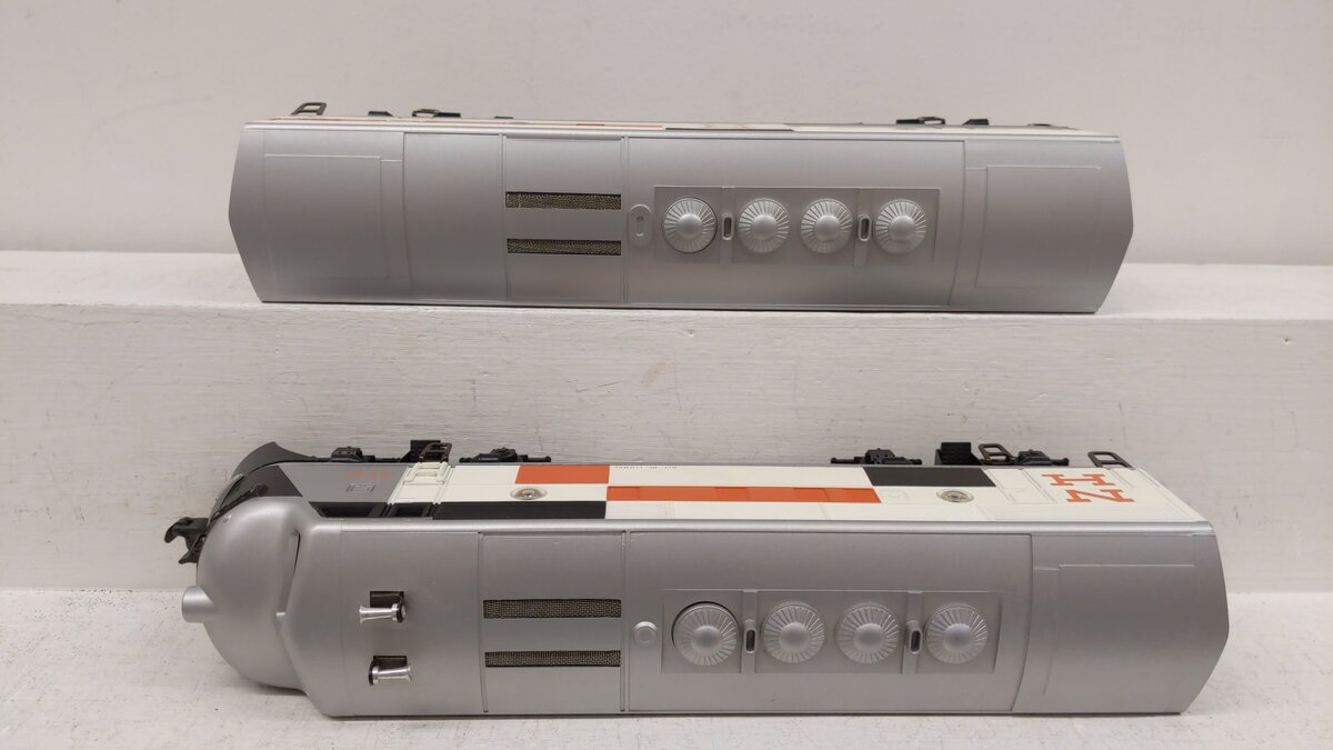 Lionel 6-38332/6-38333 New Haven 2242 AB Diesel Set EX/Box