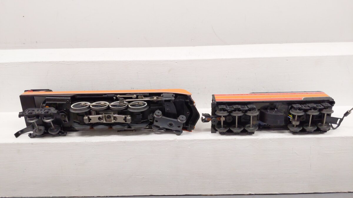 Lionel 6-18007 O Gauge SP Daylight 4-8-4 Steam Locomotive & Tender