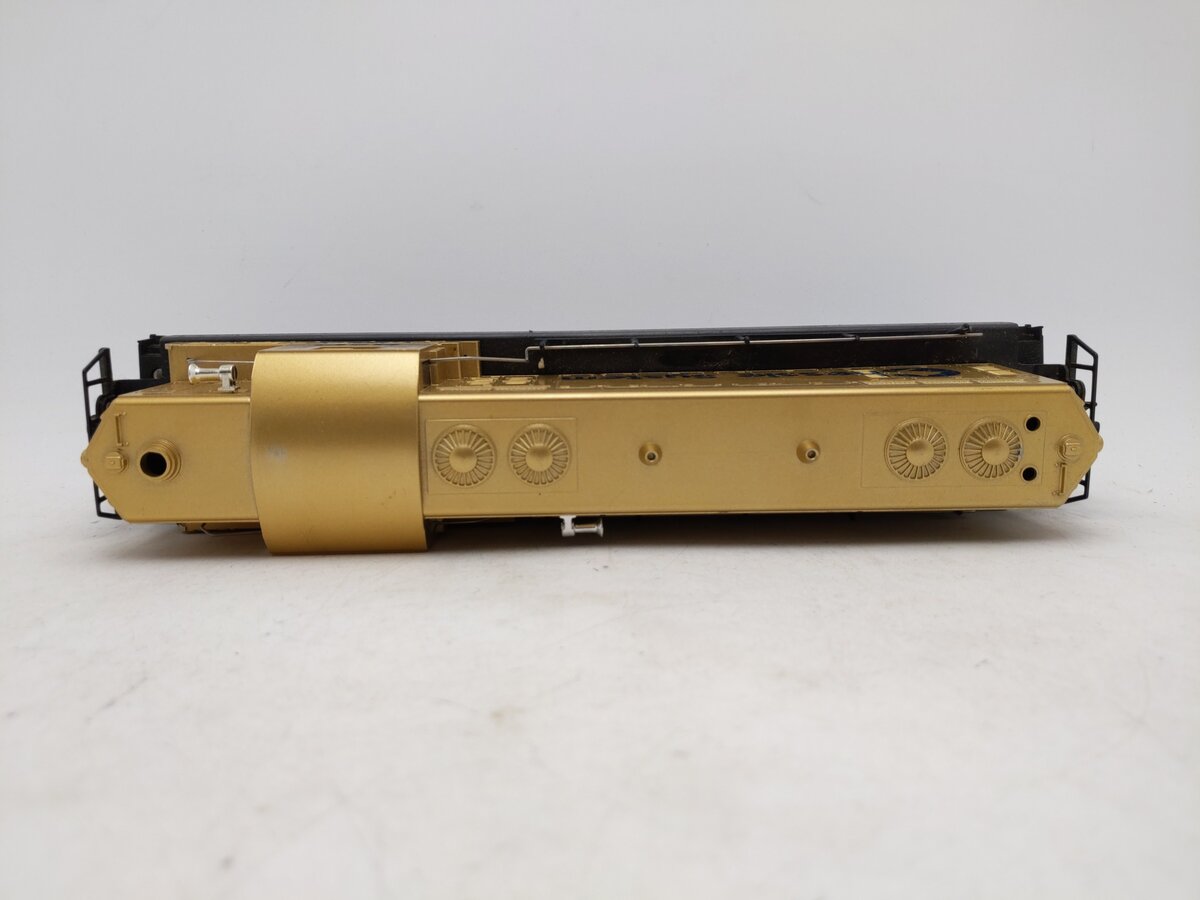 Lionel 6-8359 O Gauge Chessie System GM Gold GP7 Diesel Engine EX/Box